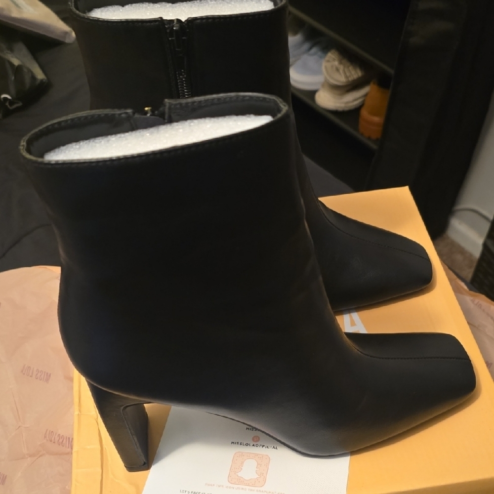 Miss Lola Sleek Black Heeled Boots - Picture 5 of 5